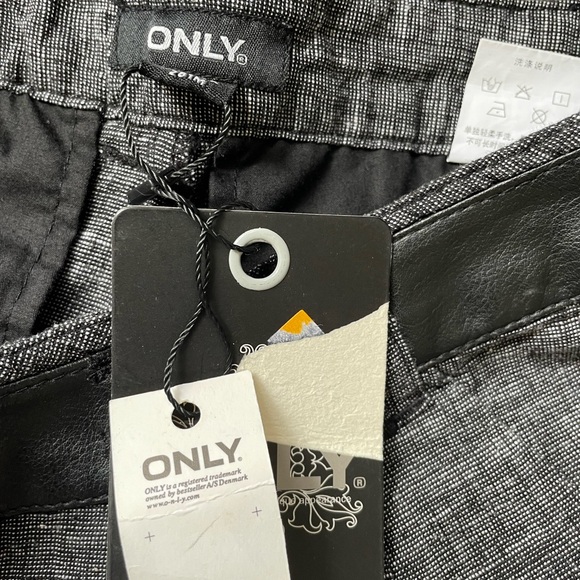 Only women’s pants size M gray and black - Picture 16 of 16